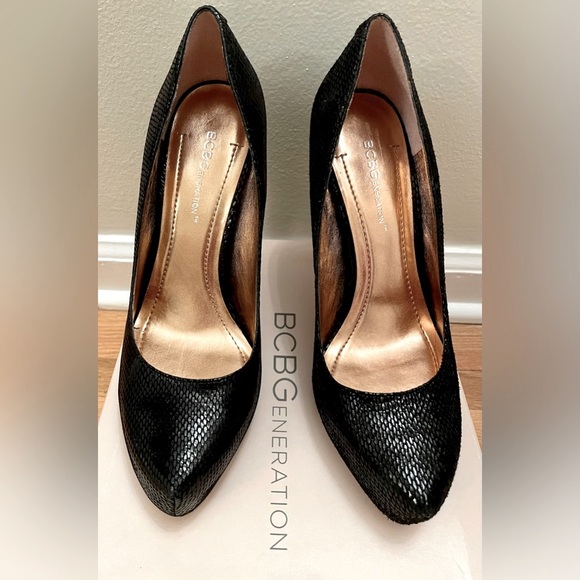 BCBGeneration Genuine Leather Hidden Platform Embossed Pumps (like new) - Picture 5 of 7